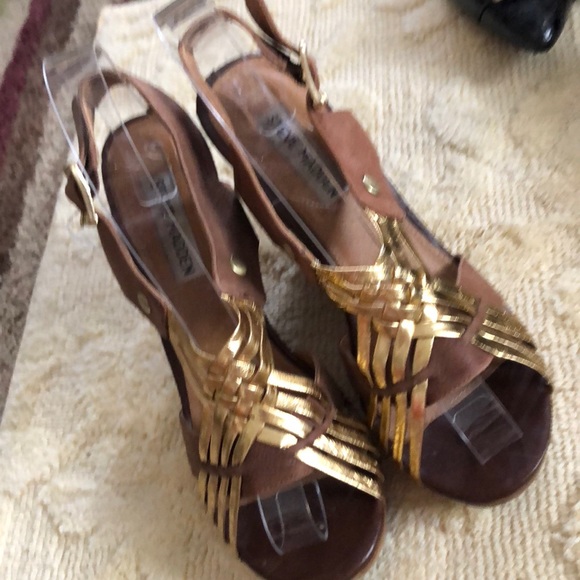 Steve Madden Shoes - 💜💜STEVE MADDEN💜💜GOLD/BROWN LEATHER PLATFORMS